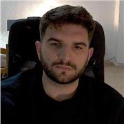 Doctorando en la universidad de Valencia, imparte clases de Física y matemáticas a todos los niveles.